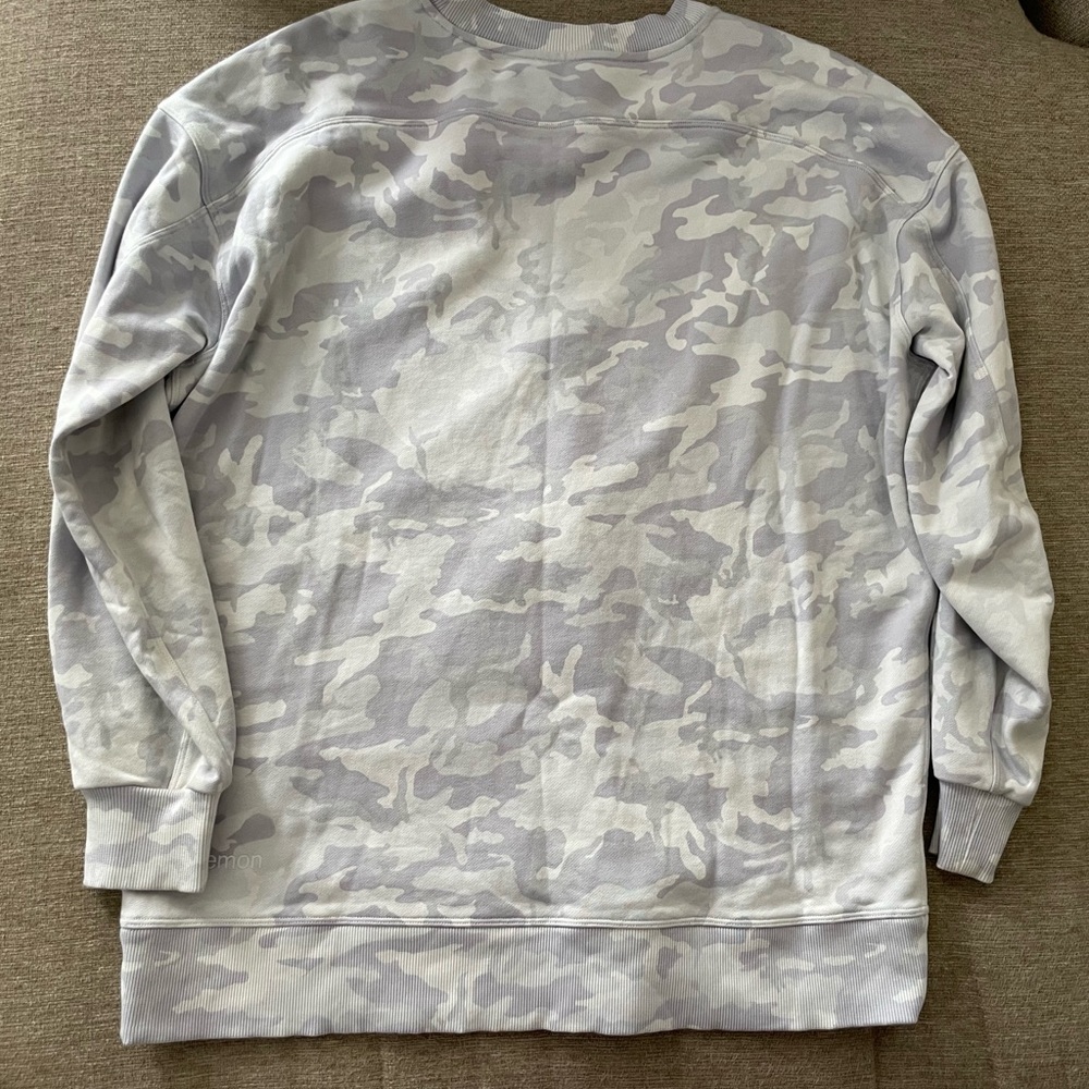 ** Lululemon ** perfectly oversized camouflage pullover crew, EUC, size 8 - Picture 2 of 5